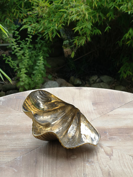 Muschelschale Messing handgefertigt fein gestreift/The clam shell brass handmade